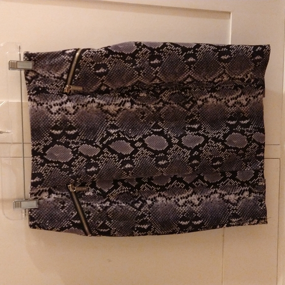 Michael Kors snakeskin print skirt Sz 4P - Picture 1 of 8